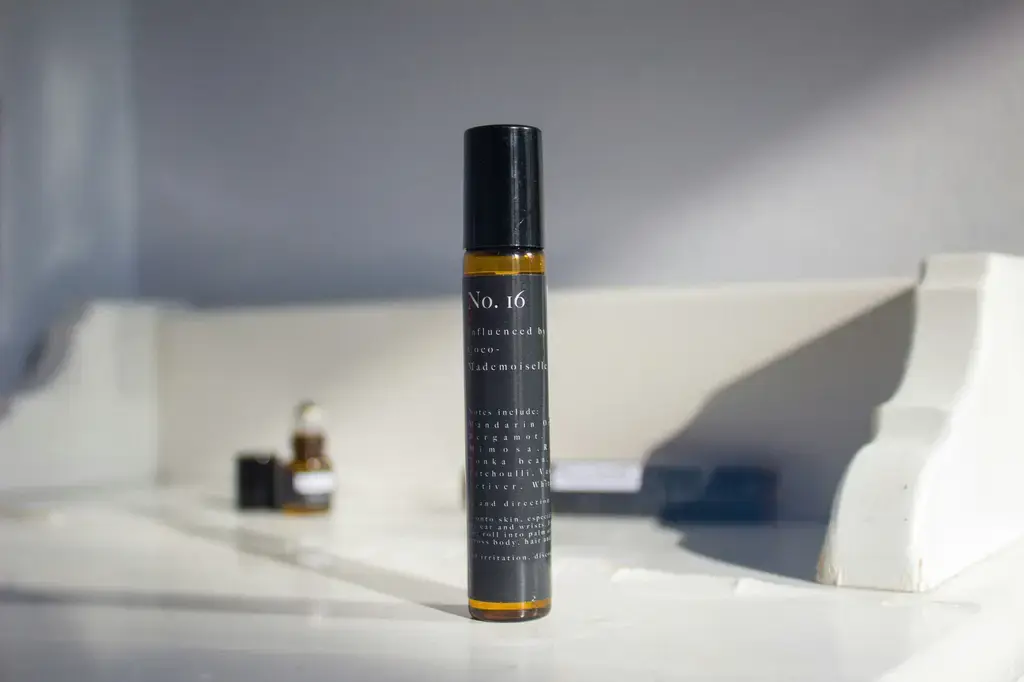 香氛界的「泰國妹」：那些令人又愛又恨的「髒話香水」